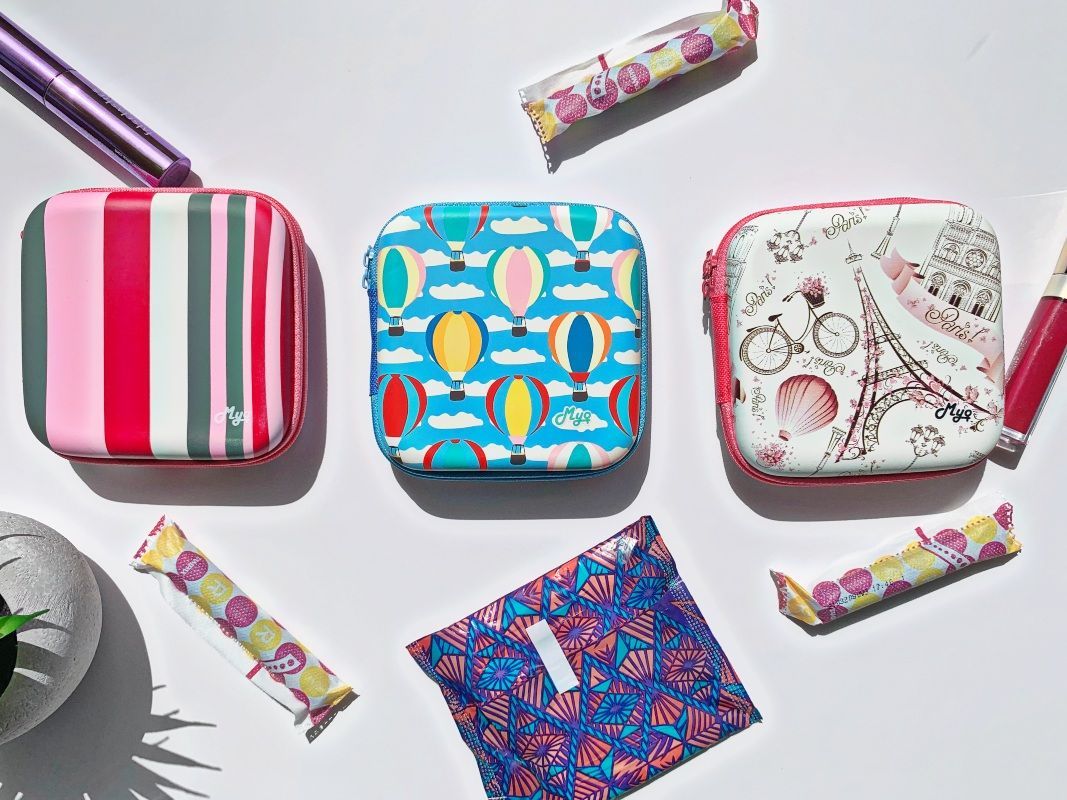 Estuches para compresas y tampones femeninos